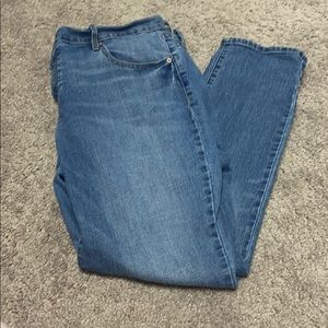 Old Navy Mid-Rise Jeans. Light wash.
